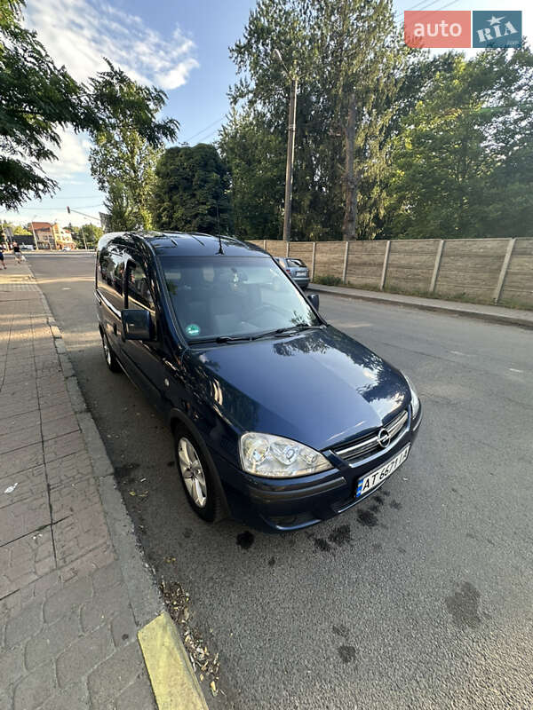 Минивэн Opel Combo 2011 в Ивано-Франковске
