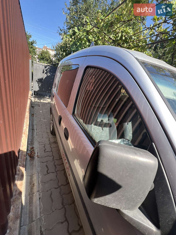 Минивэн Opel Combo 2009 в Луцке