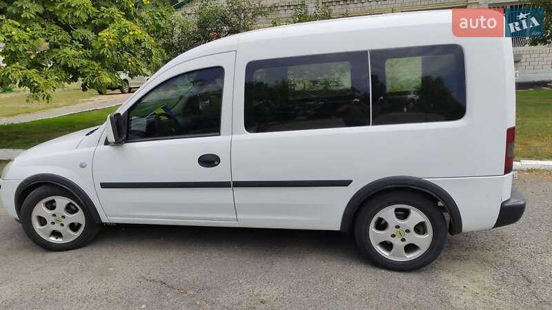 Минивэн Opel Combo 2009 в 