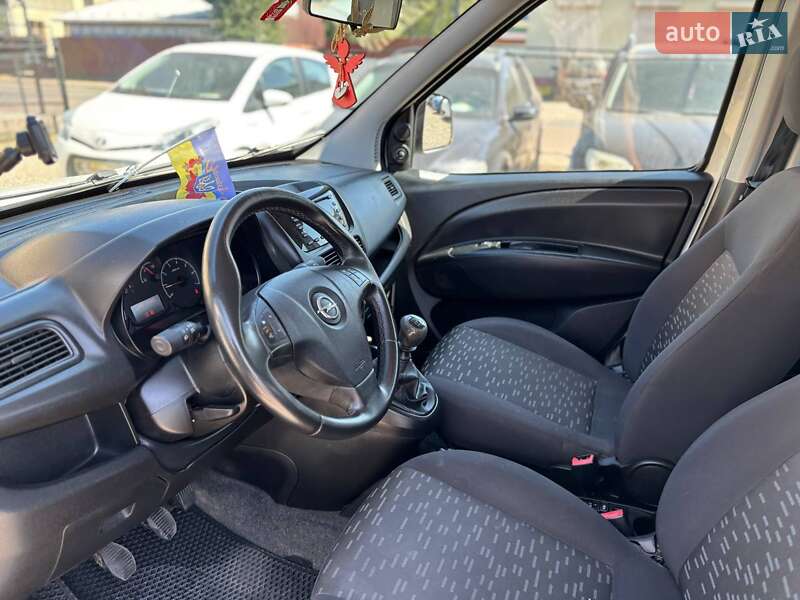 Минивэн Opel Combo 2012 в Коломые