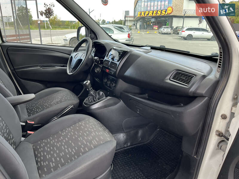 Грузовой фургон Opel Combo 2012 в Коломые