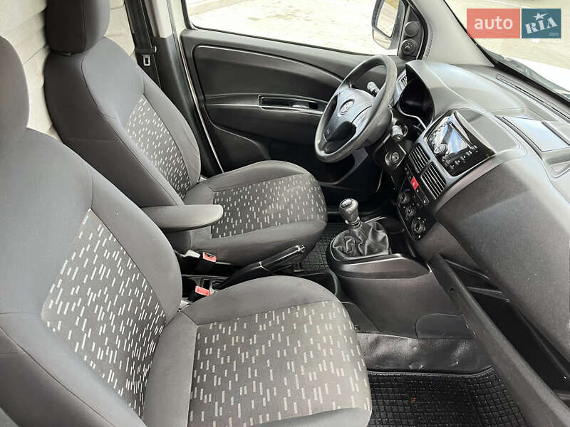 Грузовой фургон Opel Combo 2012 в Коломые