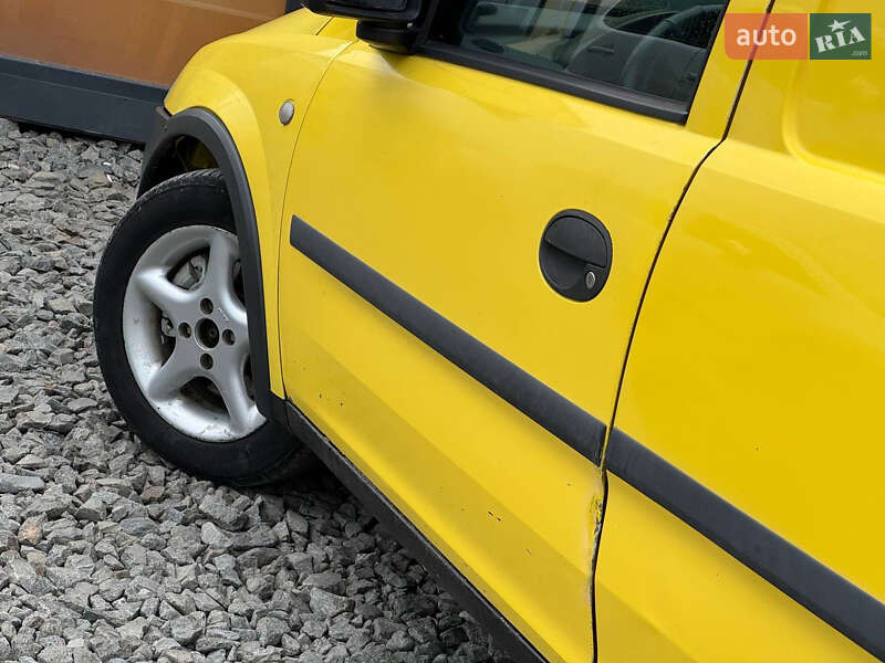 Грузовой фургон Opel Combo 2004 в Стрые