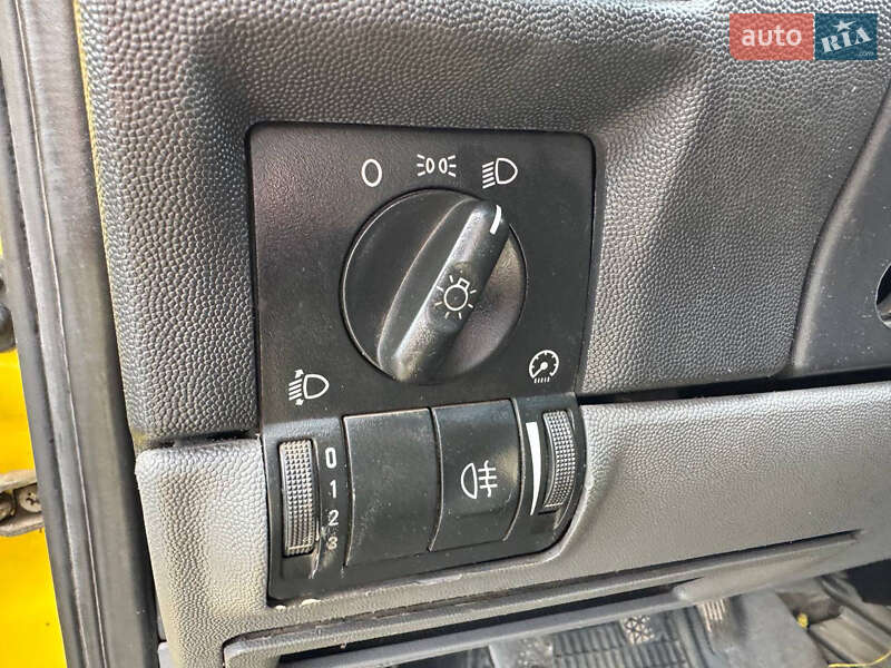 Грузовой фургон Opel Combo 2004 в Стрые