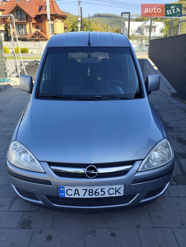 Минивэн Opel Combo 2009 в Делятине