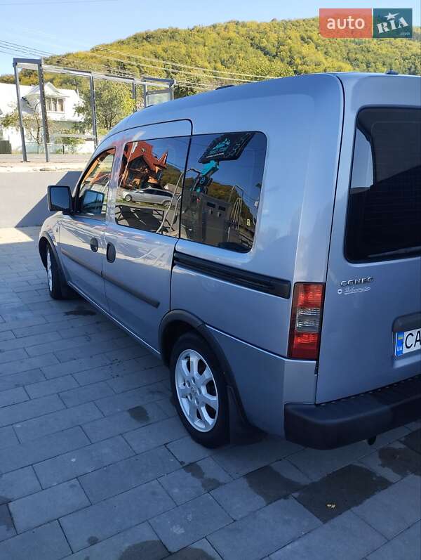 Минивэн Opel Combo 2009 в Делятине