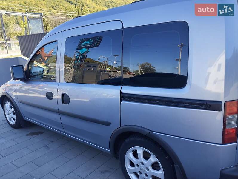 Минивэн Opel Combo 2009 в Делятине