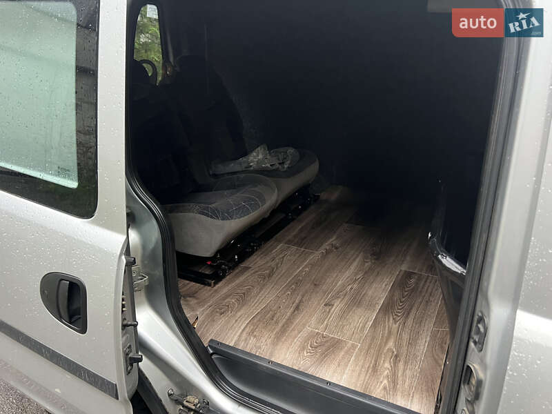 Грузопассажирский фургон Opel Combo 2008 в Киеве