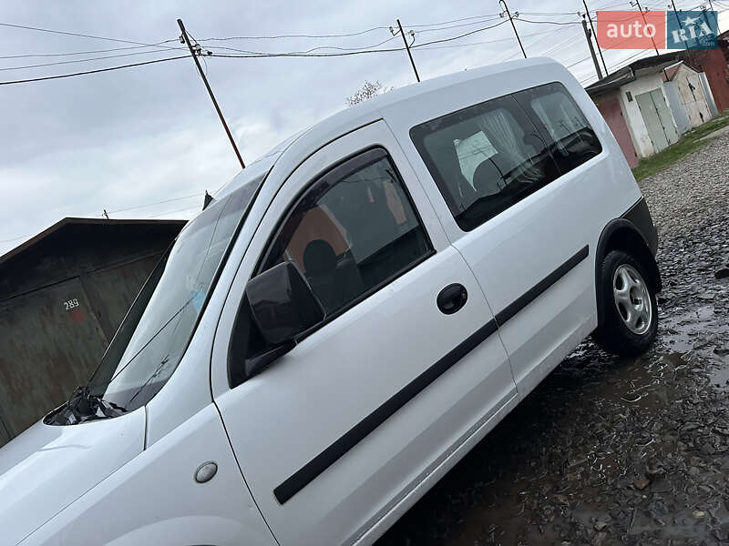 Минивэн Opel Combo 2004 в Стрые