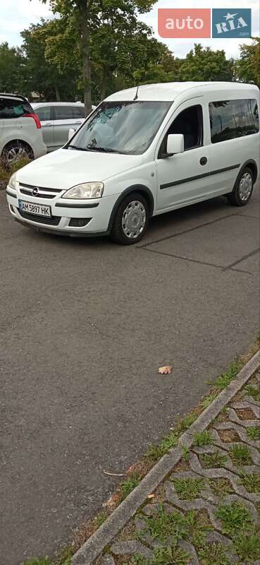 Минивэн Opel Combo 2010 в Врадиевке