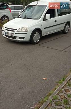 Минивэн Opel Combo 2010 в 