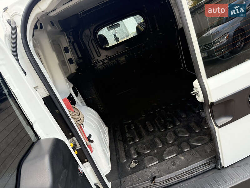 Вантажний фургон Opel Combo 2012 в Києві