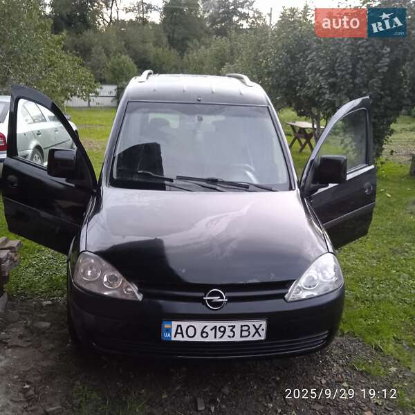 Минивэн Opel Combo 2006 в Турьих Реметах