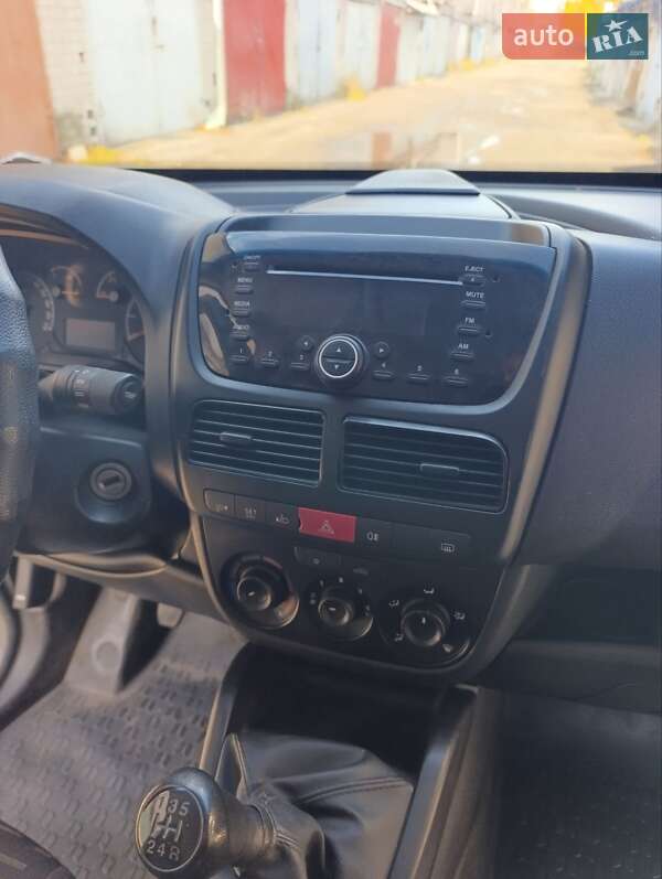 Вантажний фургон Opel Combo 2012 в Дніпрі