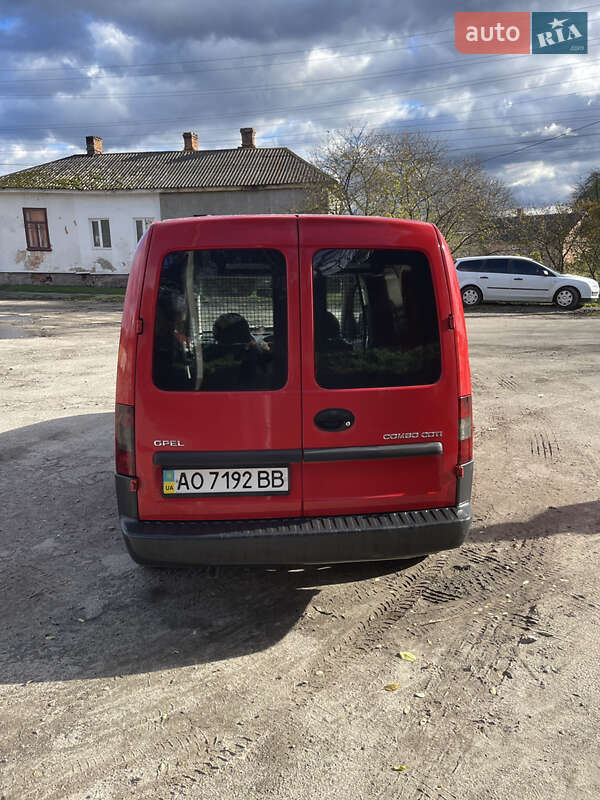 Минивэн Opel Combo 2005 в Остроге