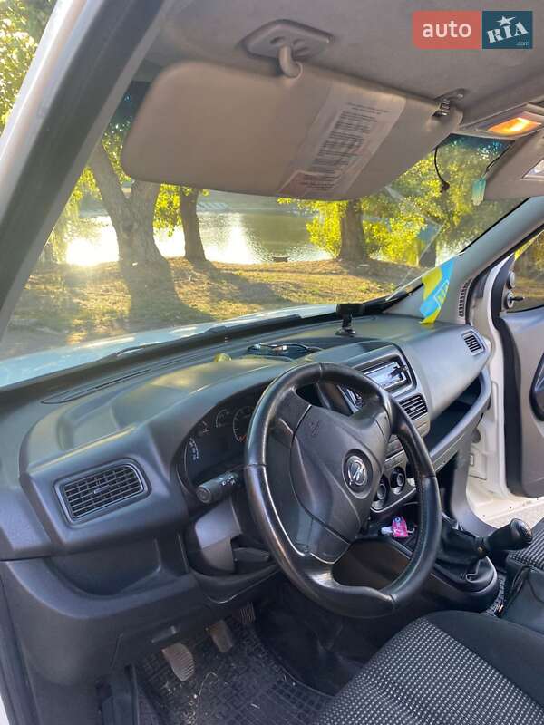 Грузовой фургон Opel Combo 2012 в Первомайске