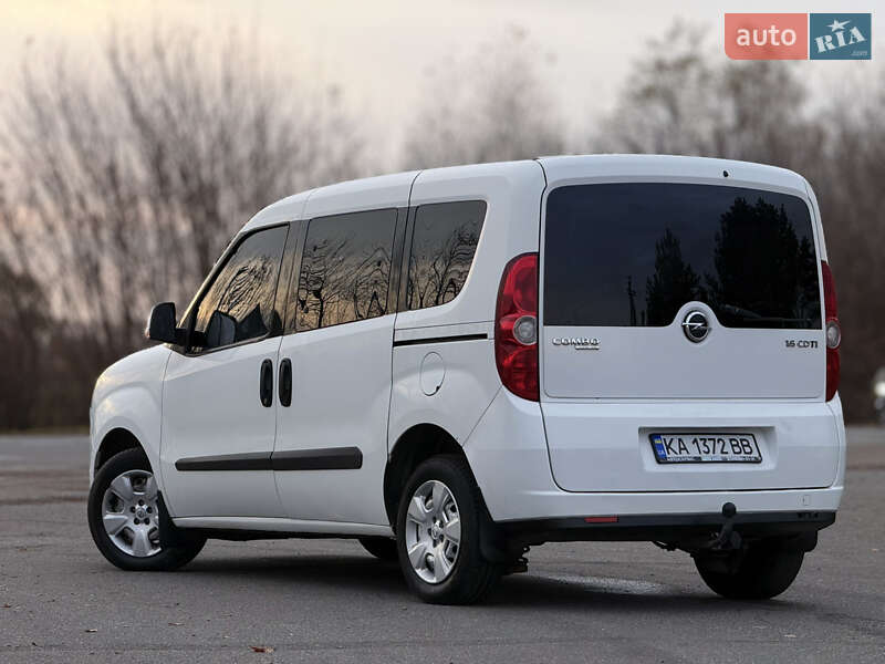 Минивэн Opel Combo 2012 в Мене