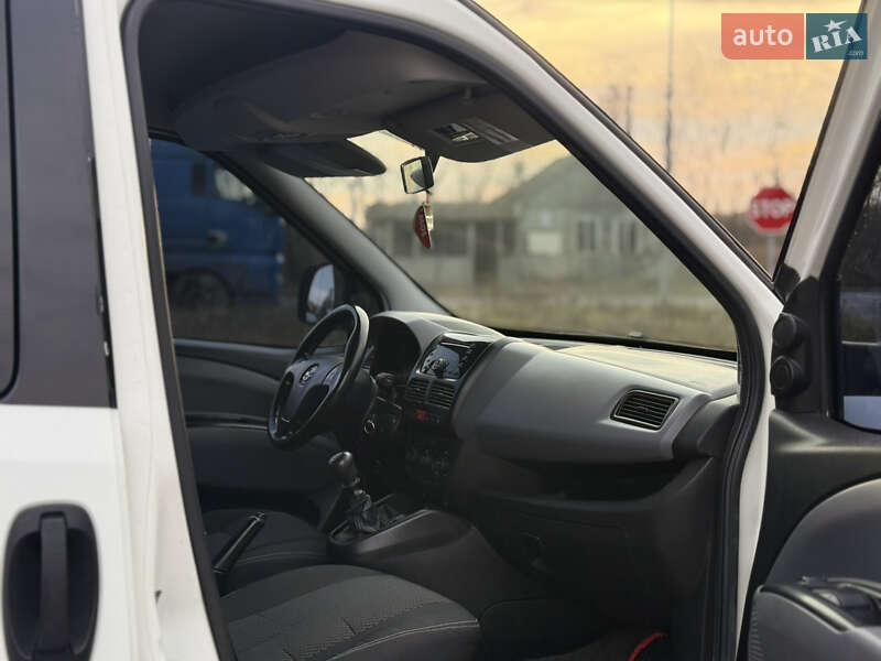 Минивэн Opel Combo 2012 в Мене