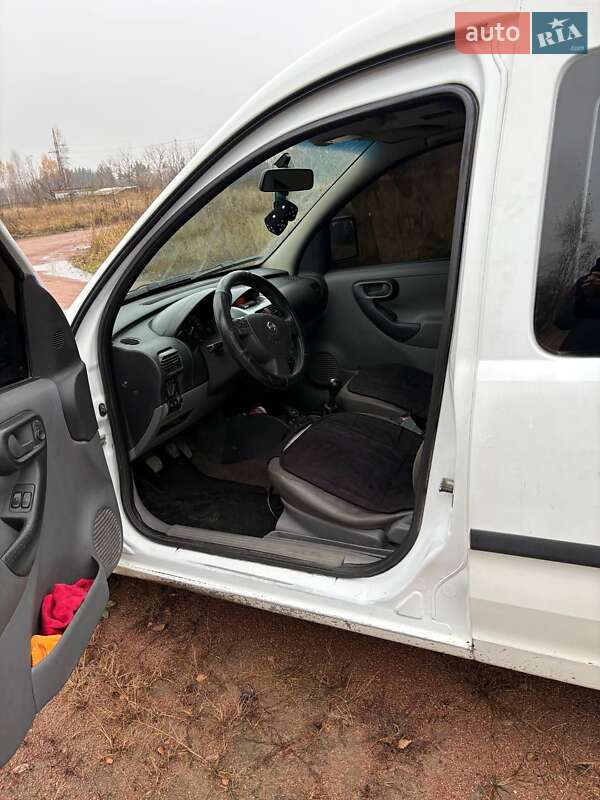 Минивэн Opel Combo 2005 в Коростене
