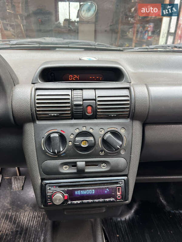 Вантажний фургон Opel Combo 1995 в Львові