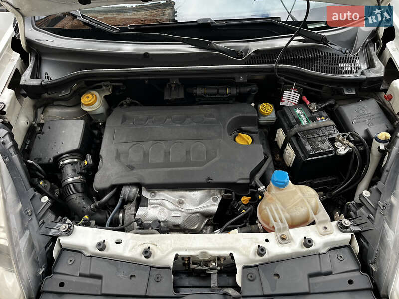 Вантажний фургон Opel Combo 2013 в Коломиї