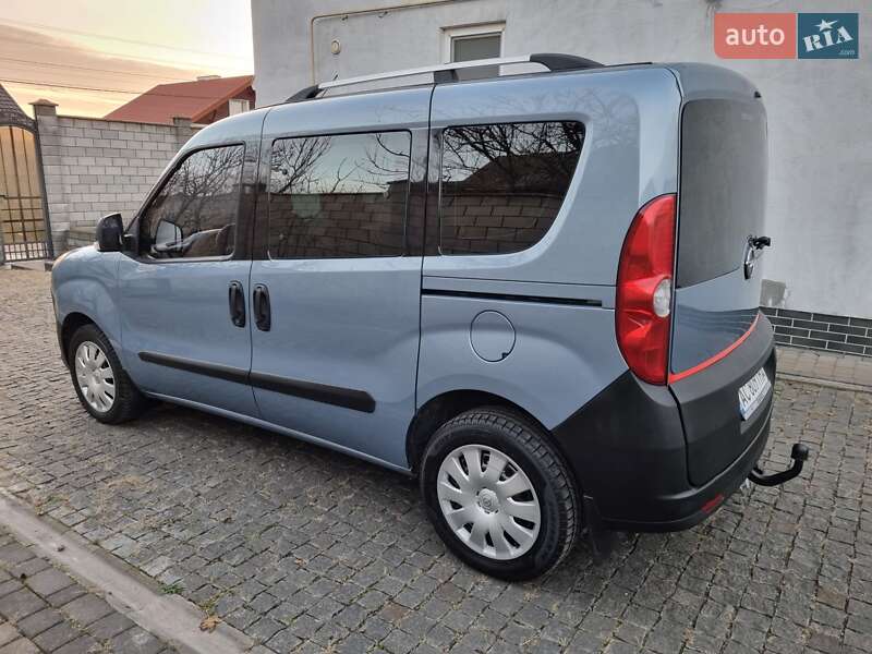 Минивэн Opel Combo 2012 в Ровно