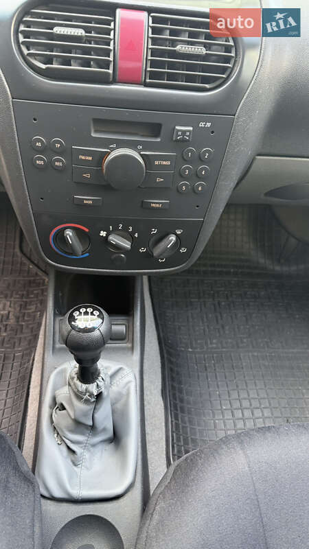 Вантажний фургон Opel Combo 2005 в Костопілі