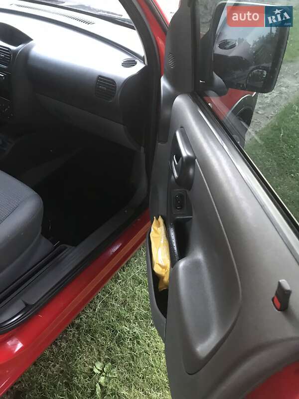 Грузовой фургон Opel Combo 2004 в Кременце