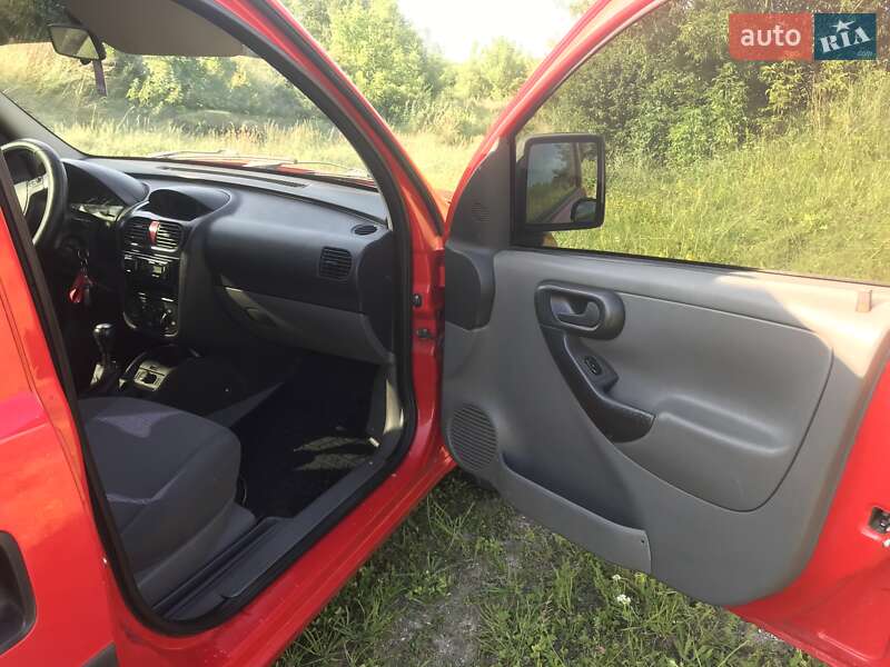 Грузовой фургон Opel Combo 2004 в Кременце