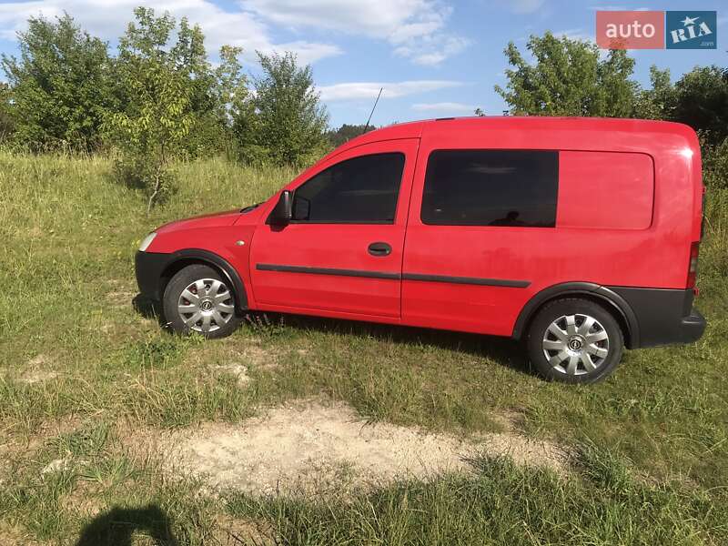 Грузовой фургон Opel Combo 2004 в Кременце