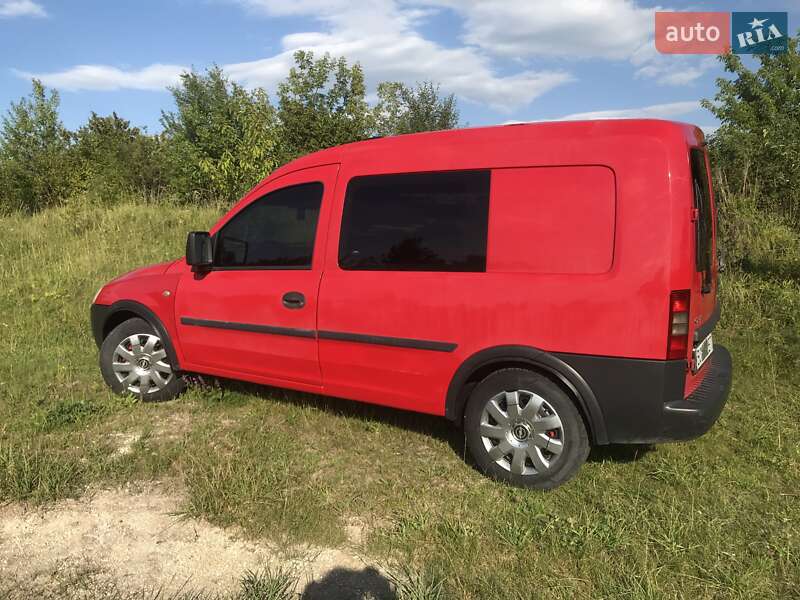 Грузовой фургон Opel Combo 2004 в Кременце
