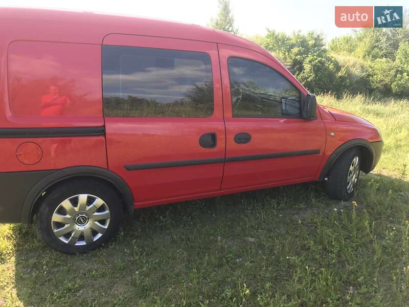 Грузовой фургон Opel Combo 2004 в Кременце