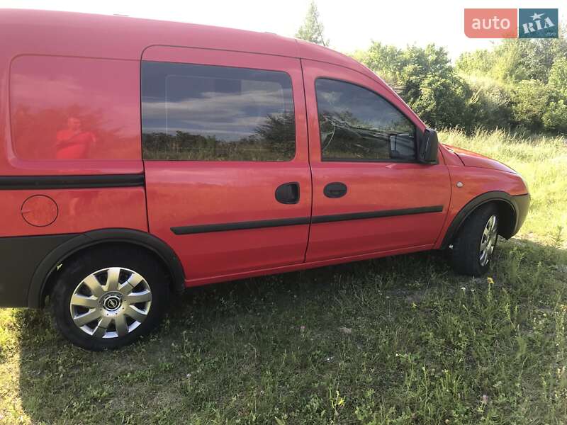 Грузовой фургон Opel Combo 2004 в Кременце