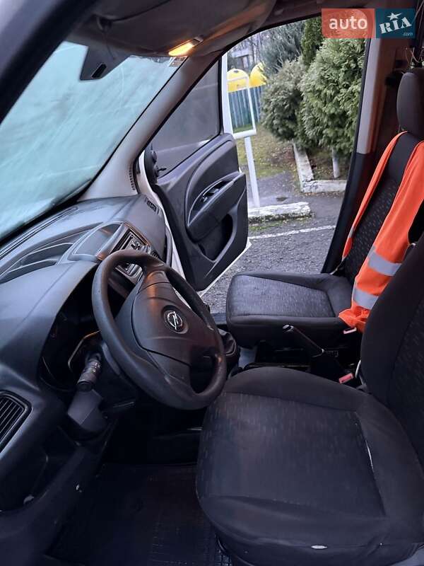 Грузовой фургон Opel Combo 2012 в Львове