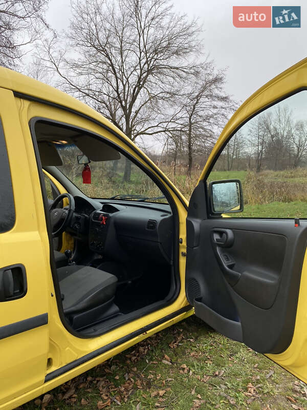 Минивэн Opel Combo 2011 в Ивано-Франковске