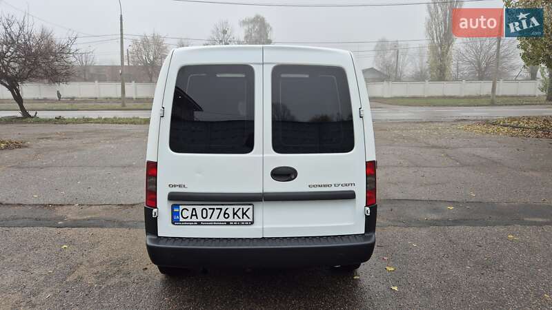 Вантажний фургон Opel Combo 2011 в Черкасах