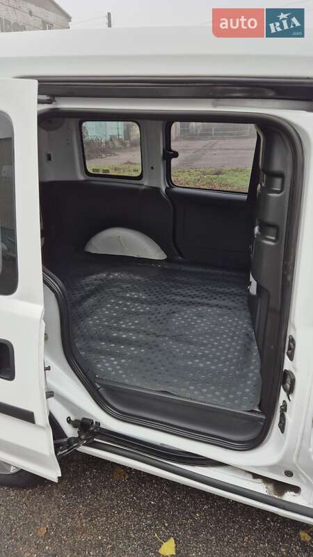 Вантажний фургон Opel Combo 2011 в Черкасах