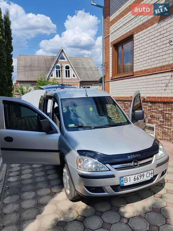 Мінівен Opel Combo 2008 в Гадячі