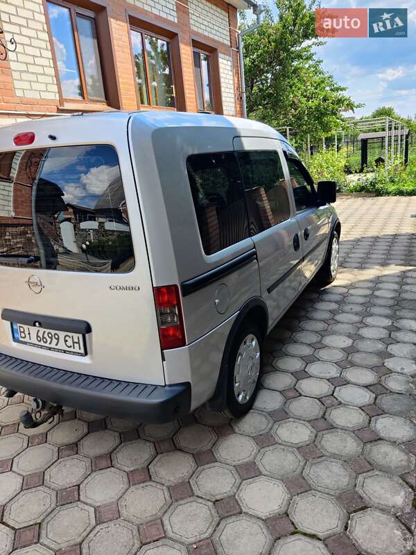 Мінівен Opel Combo 2008 в Гадячі