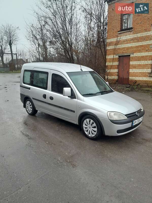 Минивэн Opel Combo 2005 в Казатине