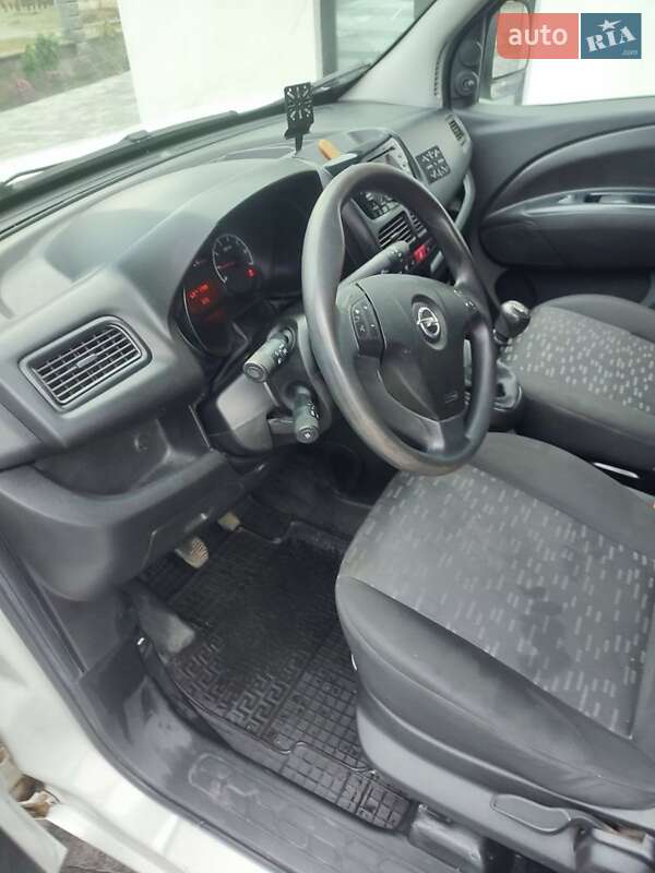 Вантажний фургон Opel Combo 2016 в Рівному