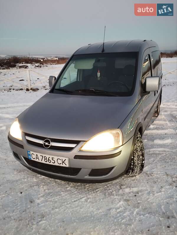 Минивэн Opel Combo 2009 в Делятине