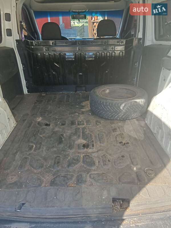 Грузовой фургон Opel Combo 2012 в Каменском