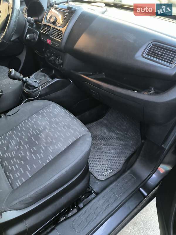 Мінівен Opel Combo 2015 в Рокитному