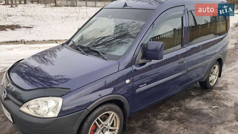 Минивэн Opel Combo 2005 в Коростене