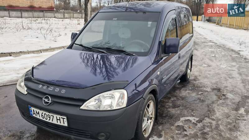 Минивэн Opel Combo 2005 в Коростене