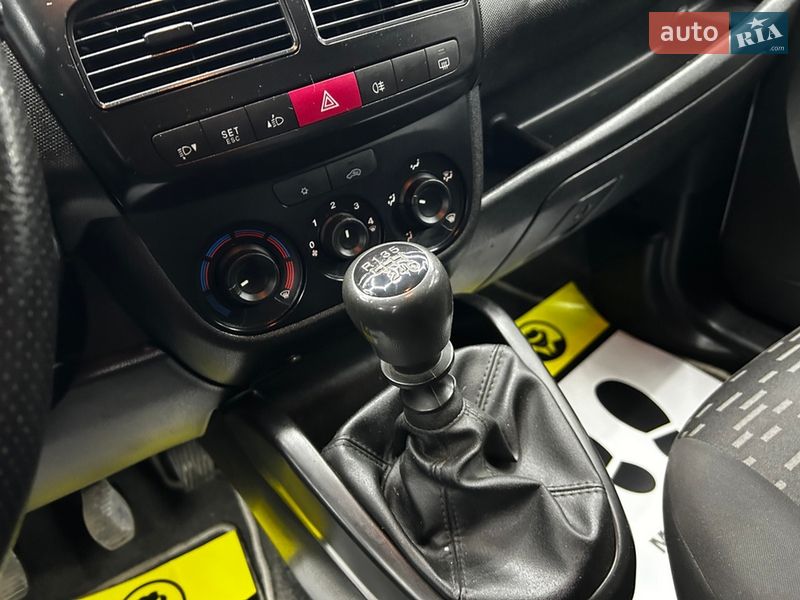 Мінівен Opel Combo 2014 в Чернівцях