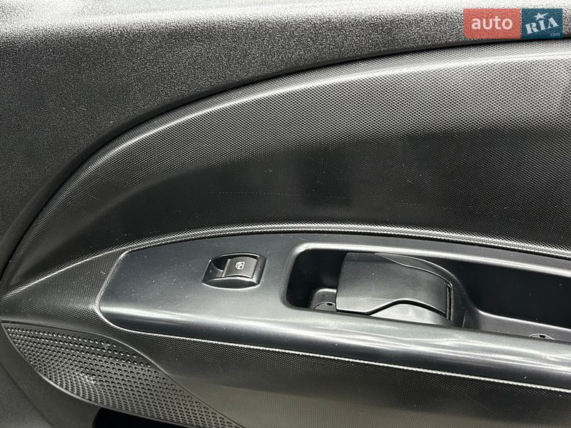 Мінівен Opel Combo 2014 в Чернівцях