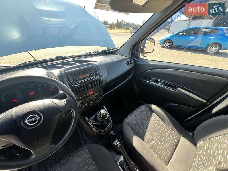 Вантажний фургон Opel Combo 2017 в Одесі
