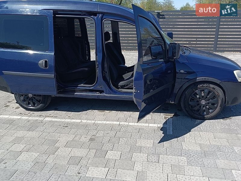 Минивэн Opel Combo 2005 в Каменке-Бугской